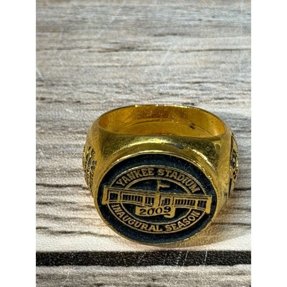 MLB Yankee Stadium Inaugural Season Gold Ring 2009‎ WILLIAM BARTHMAN JEWELRY